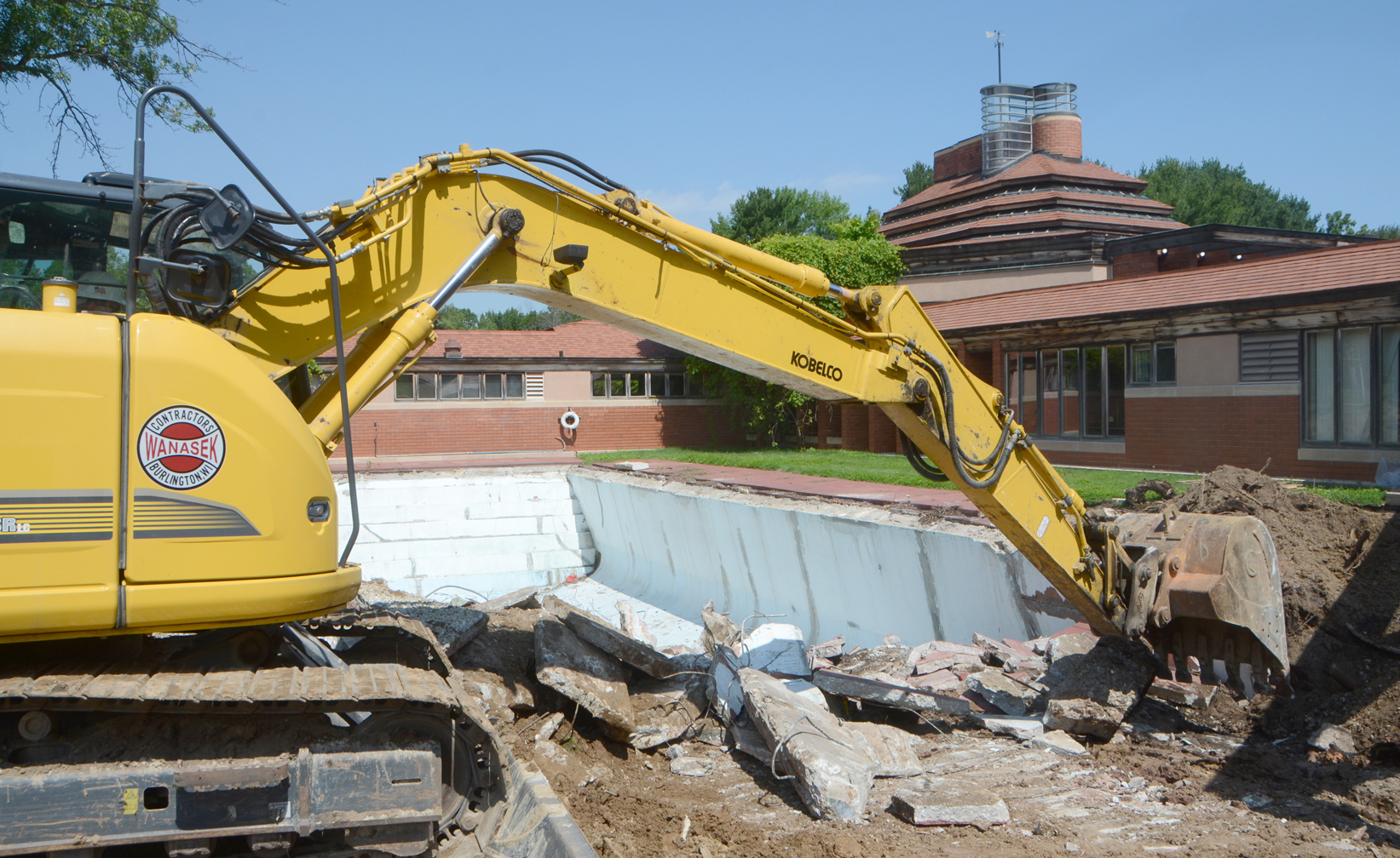 Wingspread Pool 031.jpg