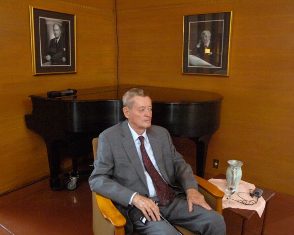 LR Wright Fdtn. Wsprd 026.jpg