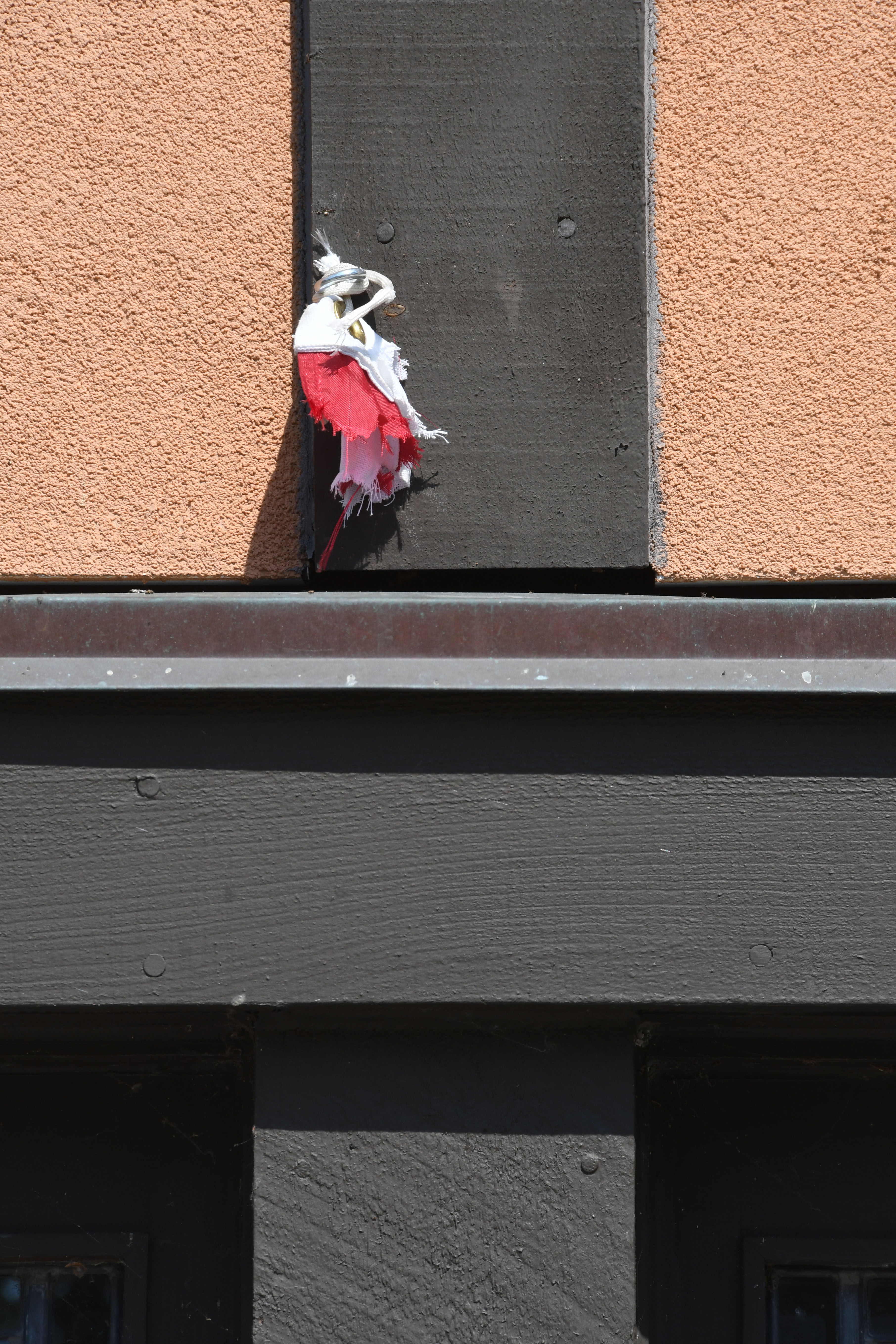 Hardy House Flag Theft 004.jpg
