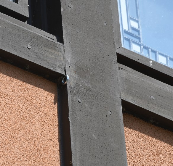 Hardy House Flag Theft 007.jpg