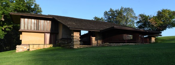 LR Taliesin Corn Crib 8.28.21 002A.jpg