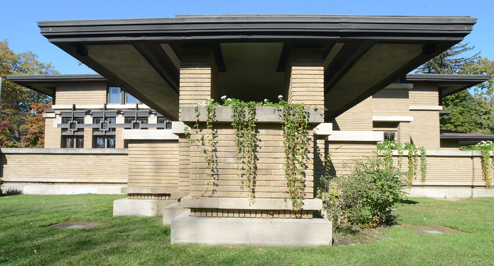 LR Meyer May House 008.jpg