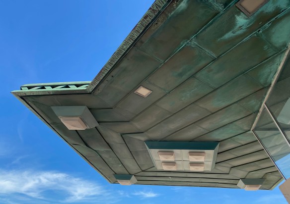 LR Lindholm Service Station (1956).jpg