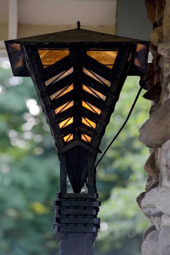 LR Gate Lamp 004.jpg